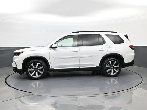 Used 2024 Honda Pilot Touring image 8