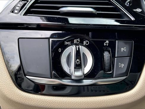 Used 2019 BMW 530i w/ Convenience Package image 34