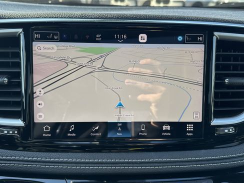 Used 2023 Chrysler Pacifica Touring-L w/ Uconnect Theater Family Group image 25