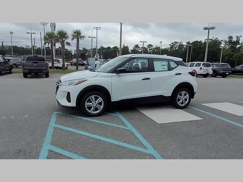 New 2025 Nissan Kicks Play S image 22