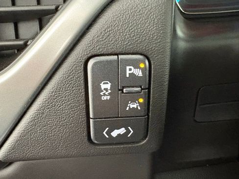 Used 2018 Chevrolet Tahoe LT image 17