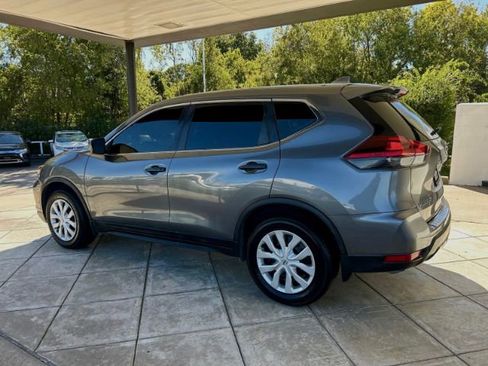 Used 2019 Nissan Rogue S image 2