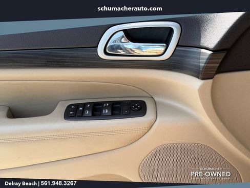 Used 2019 Jeep Grand Cherokee Laredo AWD/4WD image 26