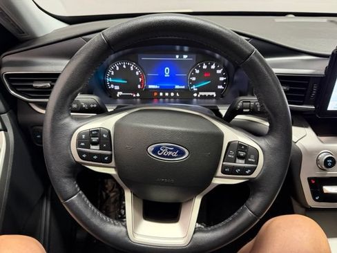 Used 2022 Ford Explorer XLT w/ Equipment Group 202A AWD/4WD image 37