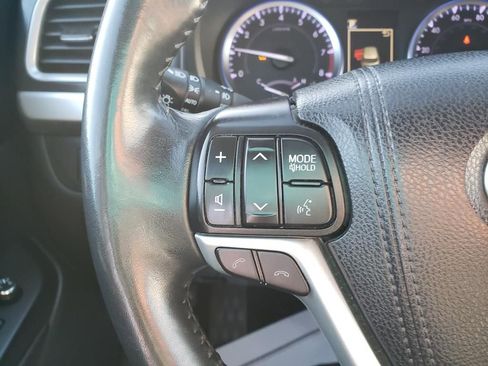 Used 2019 Toyota Highlander XLE image 18