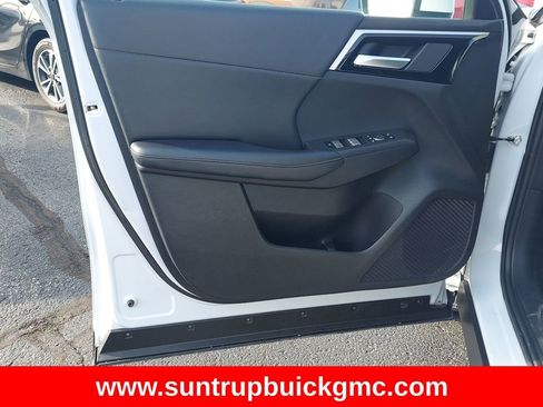 Used 2024 Mitsubishi Outlander SE image 11