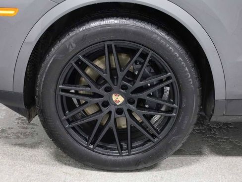 Certified 2025 Porsche Cayenne image 38