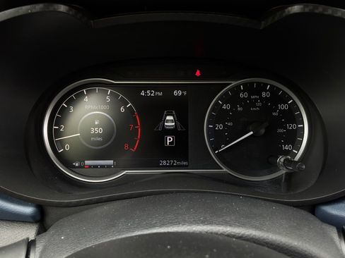 Used 2025 Nissan Versa SV FWD image 33