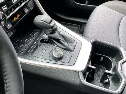 Used 2025 Toyota RAV4 XLE image 15