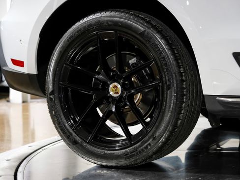 Used 2024 Porsche Macan image 58