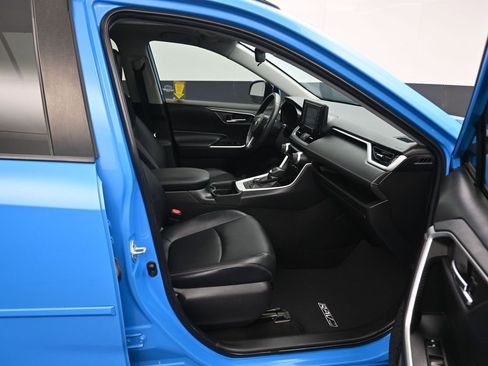 Used 2021 Toyota RAV4 XLE Premium image 40