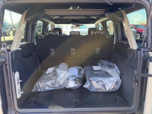 New 2025 Ford Bronco Badlands image 24