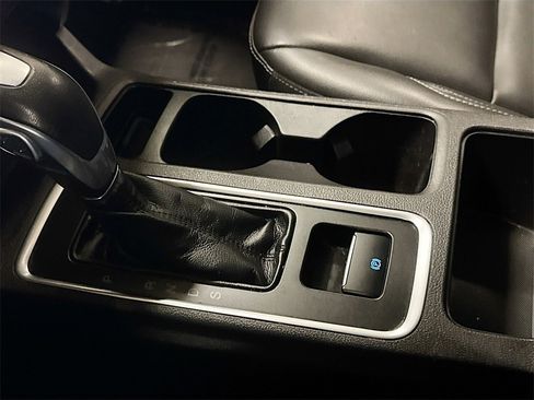 Used 2019 Ford Escape SEL image 18