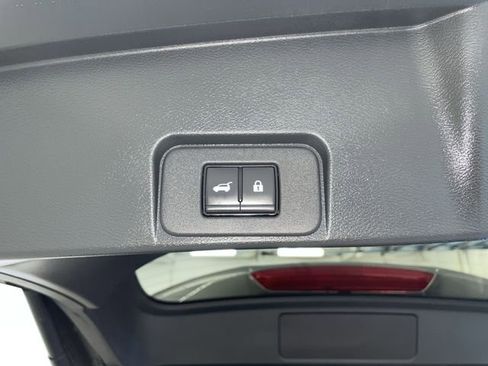 Certified 2025 Nissan Rogue SL w/ SL Premium Package image 16