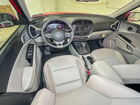 Used 2023 Kia Soul LX w/ LX Technology Package image 12
