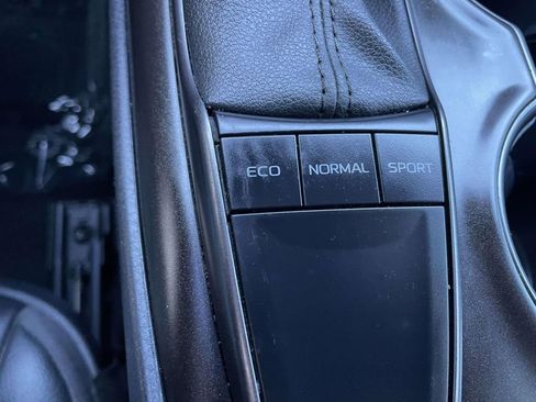 Used 2024 Toyota Camry SE image 40