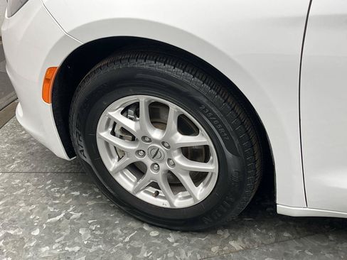 Used 2024 Chrysler Voyager LX FWD image 31