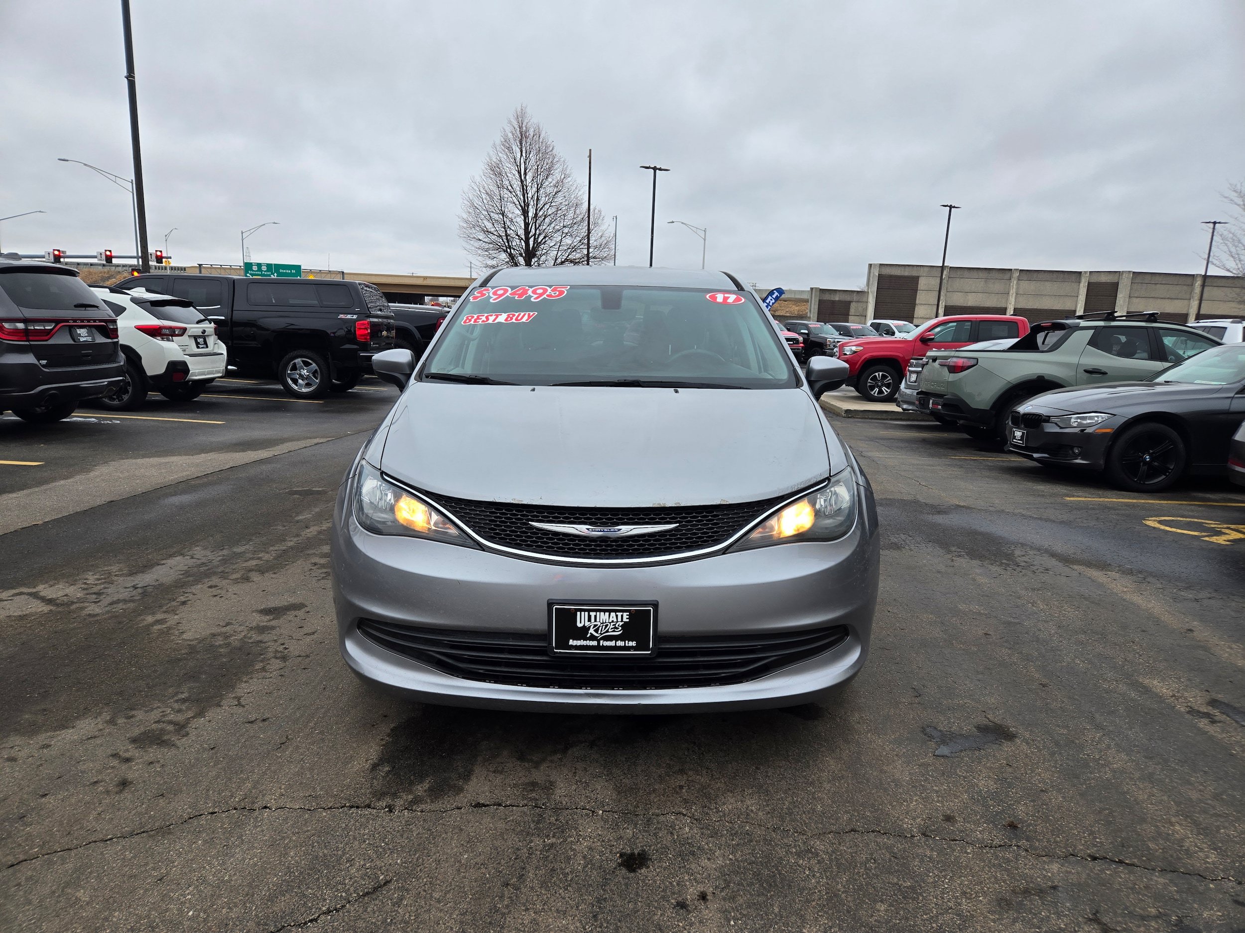 Used 2017 Chrysler Pacifica LX FWD image 2