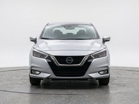 Used 2025 Nissan Versa SV FWD image 2