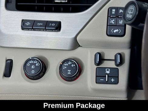 Used 2015 GMC Yukon Denali w/ Premium Package AWD/4WD image 12