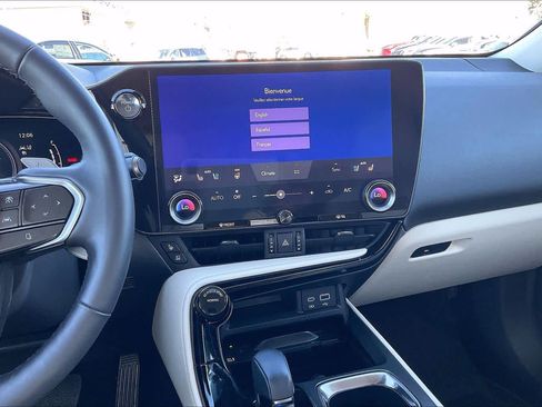 Used 2025 Lexus NX 300h AWD w/ Luxury Package image 6