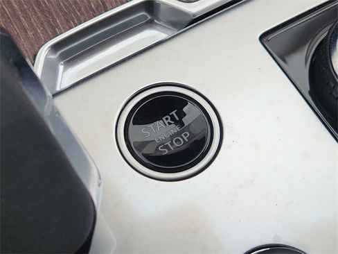 Used 2023 Land Rover Range Rover Long Wheelbase SE image 20