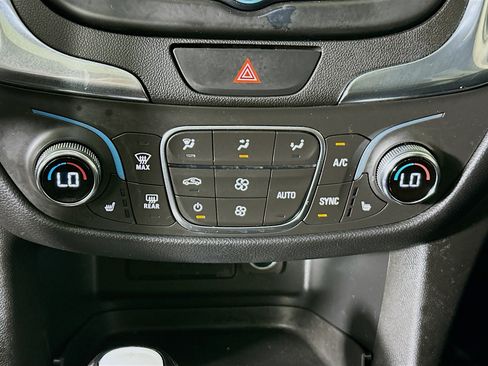 Used 2020 Chevrolet Equinox LT image 23