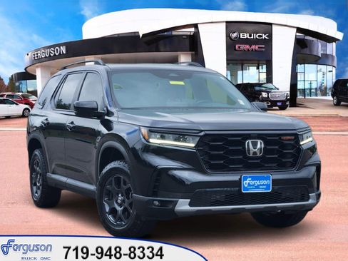 Used 2024 Honda Pilot TrailSport image 1