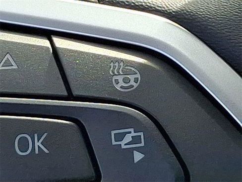 New 2025 Volkswagen Taos SE image 22