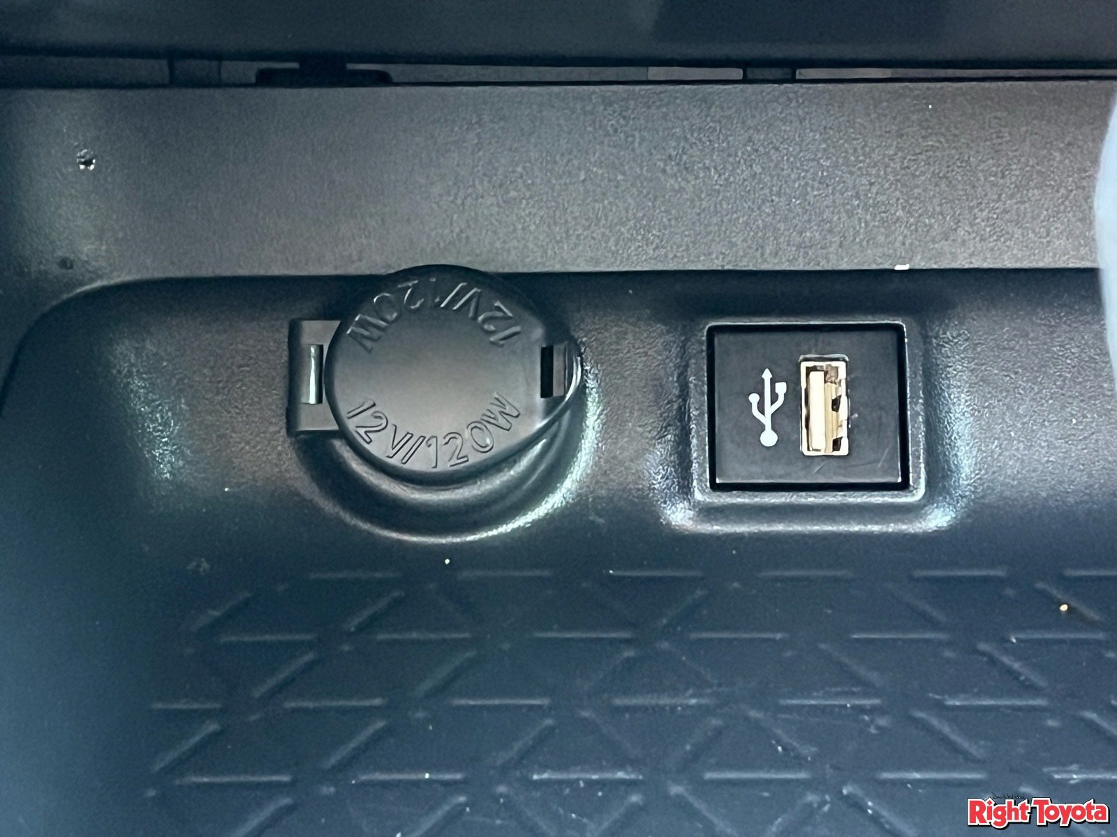 Certified 2025 Toyota RAV4 XLE AWD/4WD image 27