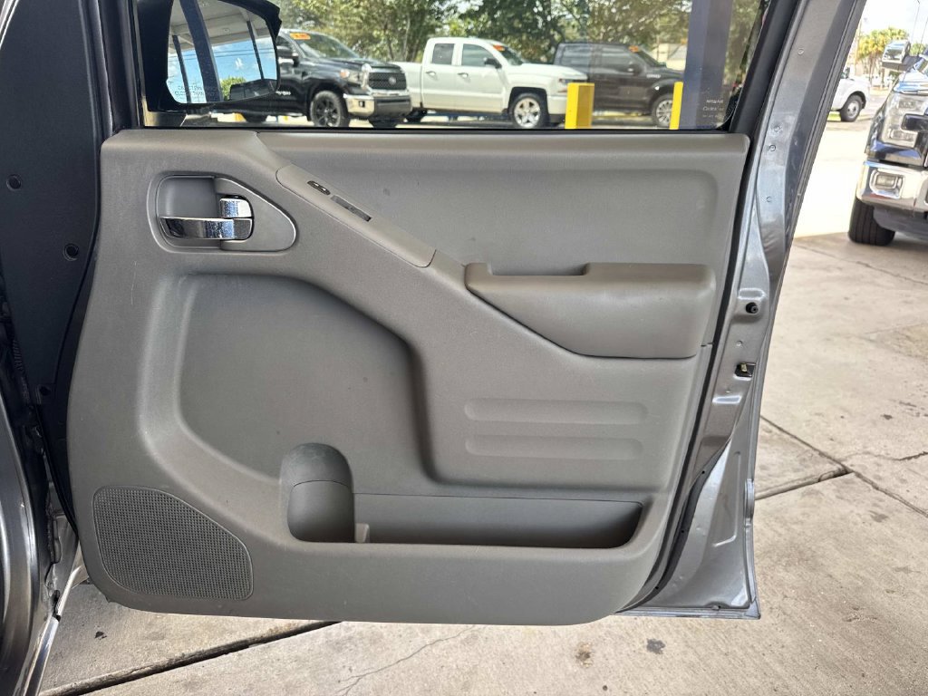 Used 2016 Nissan Frontier SV w/ SV Value Truck Package RWD image 15