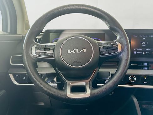 Used 2025 Kia Sportage LX FWD image 17