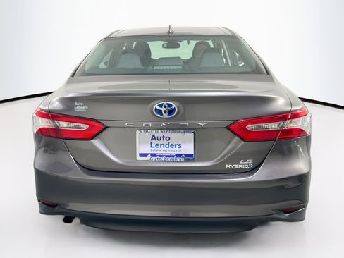 Used 2020 Toyota Camry LE image 6