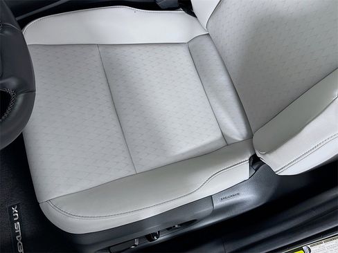 Used 2022 Lexus UX 250h image 19