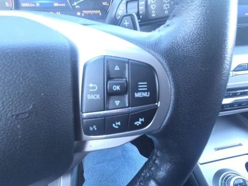 Used 2020 Ford Explorer XLT image 31