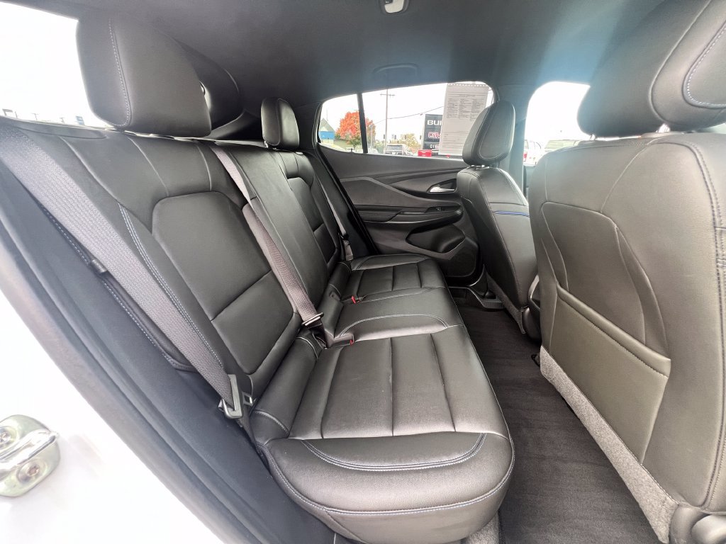 Used 2025 Buick Envista Sport Touring w/ Convenience II Package FWD image 31