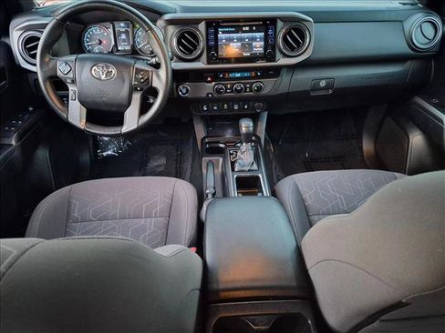 Used 2016 Toyota Tacoma TRD Sport w/ Premium & Technology Package RWD image 17