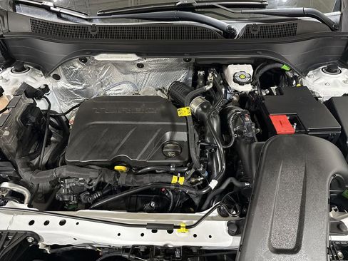 Used 2025 Chevrolet Trax LT FWD image 24