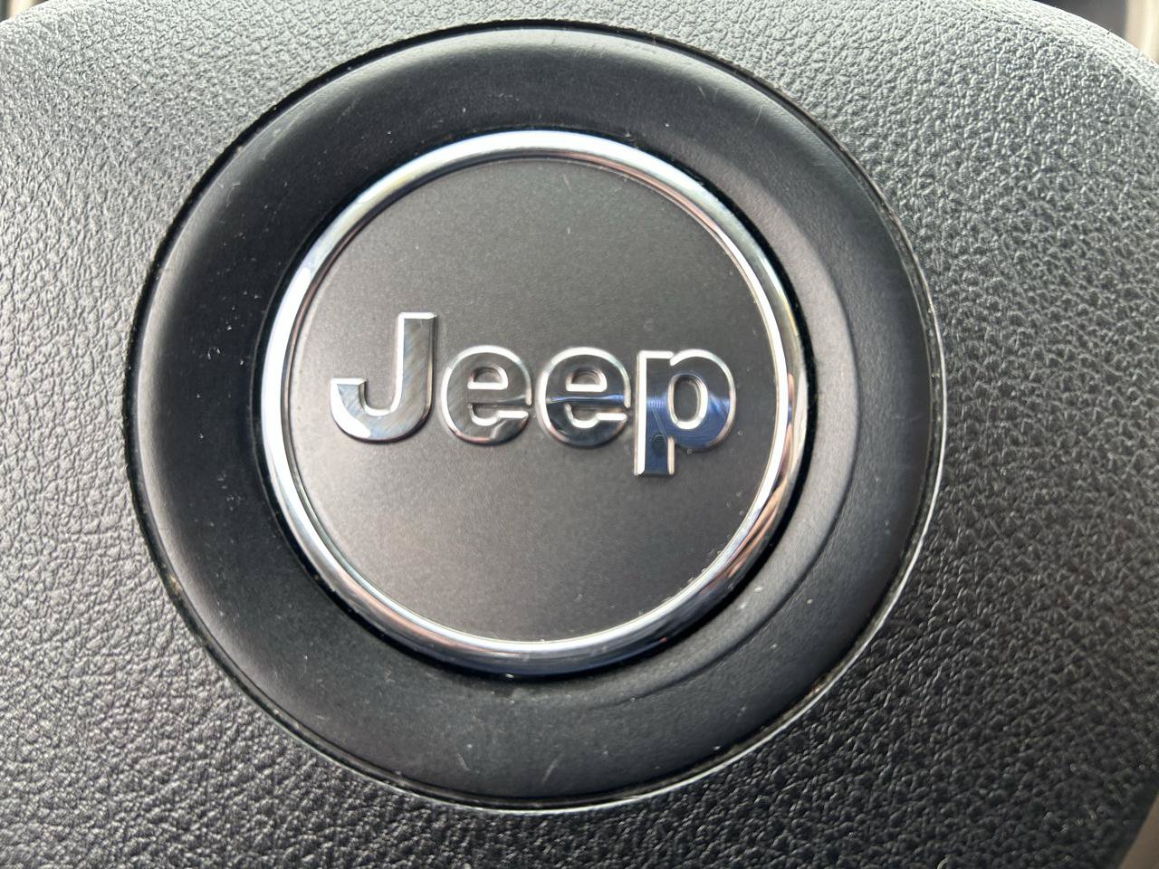 Used 2018 Jeep Cherokee Limited w/ Technology Group AWD/4WD image 21