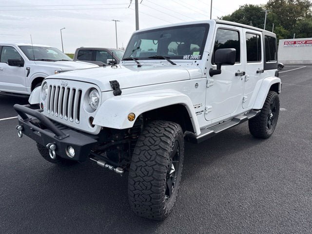 Used 2017 Jeep Wrangler Unlimited Sahara w/ Connectivity Group AWD/4WD image 2