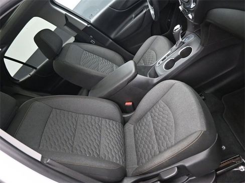 Used 2020 Chevrolet Equinox LT image 11