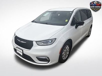 Used 2024 Chrysler Pacifica Touring-L