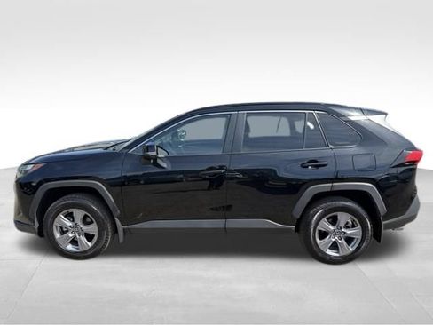 Used 2022 Toyota RAV4 XLE w/ Convenience Package AWD/4WD image 4