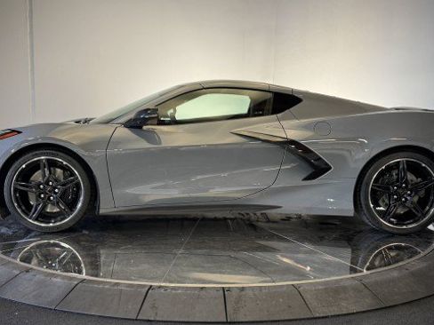 Used 2024 Chevrolet Corvette Stingray Premium Cpe w/ Z51 Performance Package RWD image 23