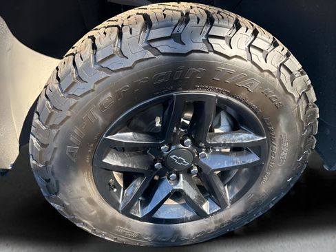 Used 2020 Chevrolet Silverado 1500 LT Trail Boss image 9