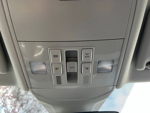 Used 2025 Volkswagen Jetta SE image 23