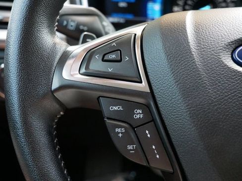 Used 2019 Ford Fusion SE FWD image 16