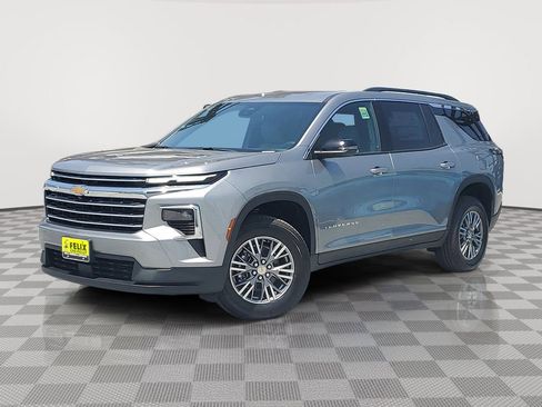 New 2026 Chevrolet Traverse LT FWD image 2