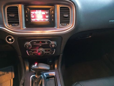 Used 2017 Dodge Charger SE RWD image 11