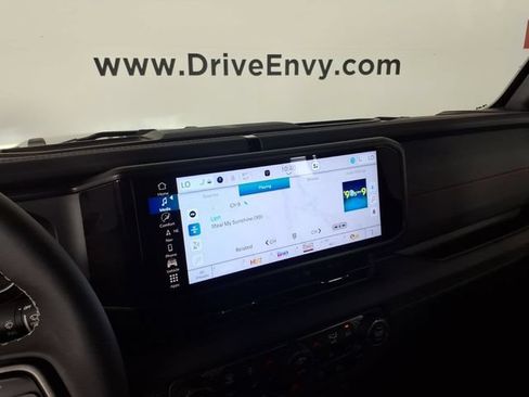 Used 2025 Jeep Gladiator Rubicon AWD/4WD image 25